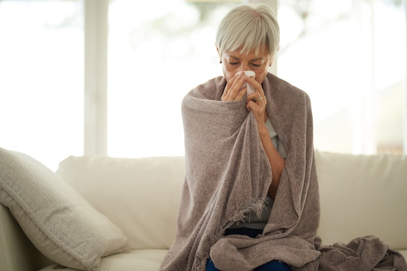 Fieber und Schüttelfrost sind häufige Symptome einer Lungenentzündung. 