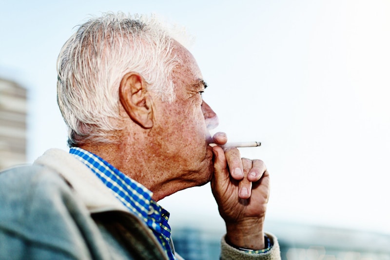 Ein Rauchstopp lohnt sich auch im Alter. 